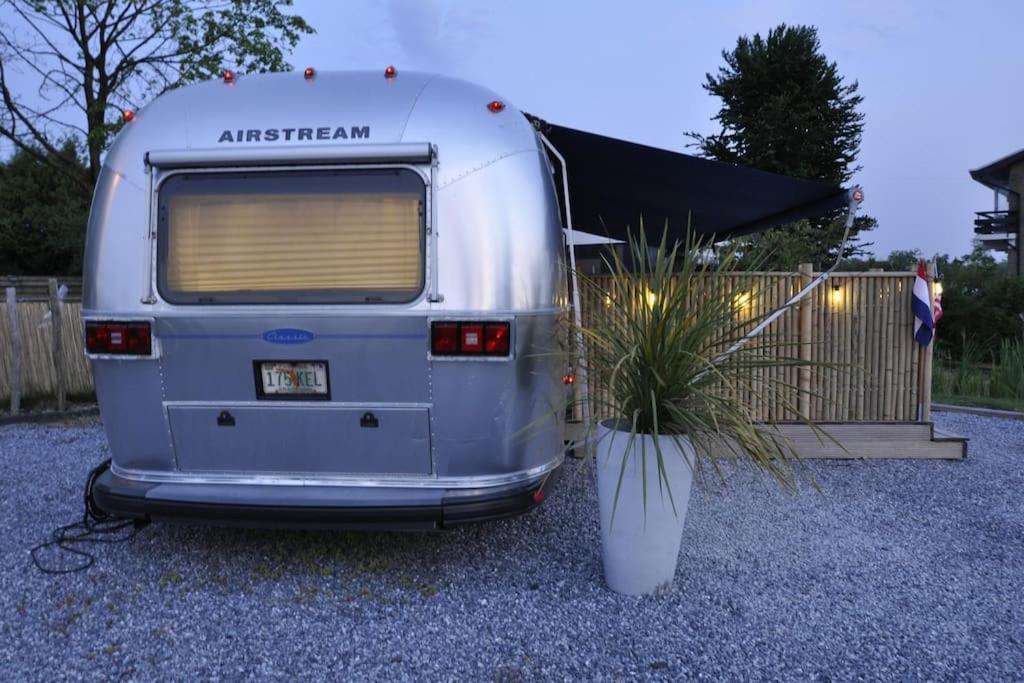 Airstream Retro Usa Caravan Earnewald Exterior photo